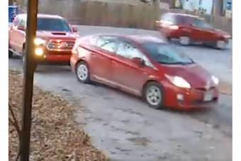 Üvöltött a férj, amikor látta, hogy tolat a felesége