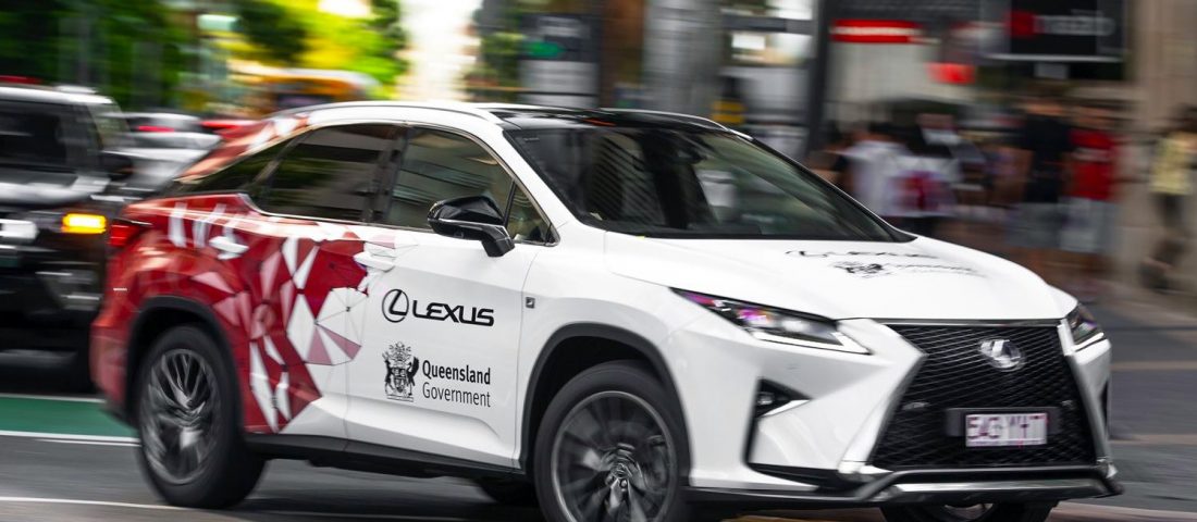 Szól az autó, ha nem érünk át a zöldön