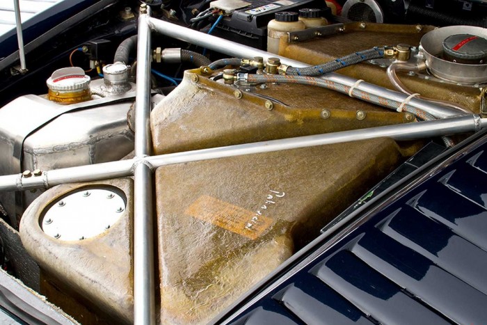 Brutális versenyautót használt utcán Walter Wolf 3