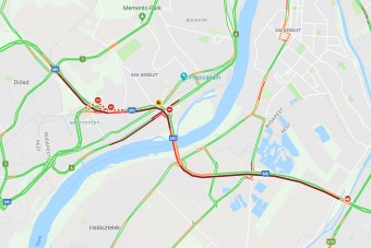 Kitört egy teherautó kereke, megbénult az M0-s