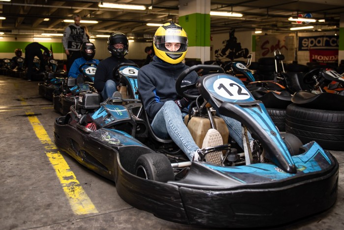 Magyar autóversenyzőkkel gokartozunk 1