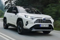 Fifikásabb az új Toyota RAV4 30