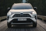 Fifikásabb az új Toyota RAV4 32