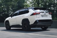 Fifikásabb az új Toyota RAV4 34