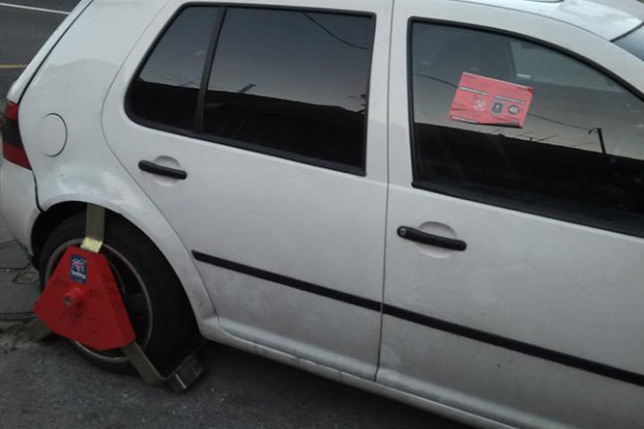 Teljesen érthetetlen, miért kapott kerékbilincset egy roncs Zuglóban 1