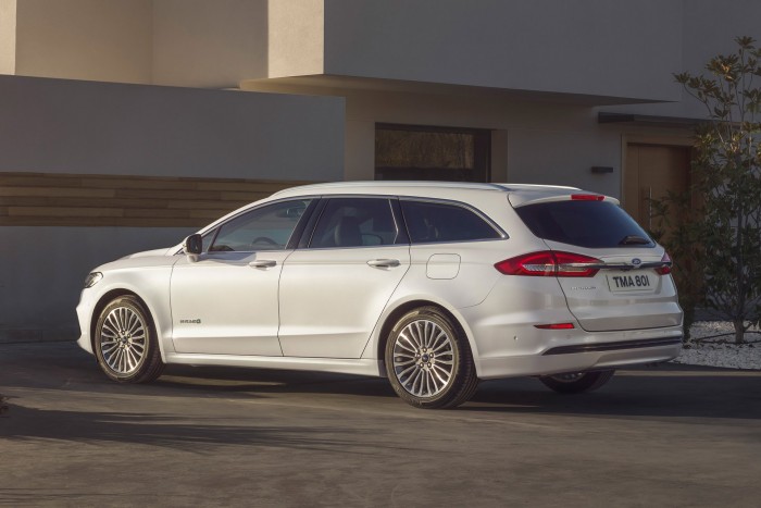 Megújult, már hibrid kombiként is kapható a Mondeo 2 Megújult, már hibrid kombiként is kapható a Mondeo 2
