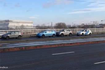 Megállt az Árpád hídon, kiszállt az autójából, majd a Dunába ugrott egy férfi