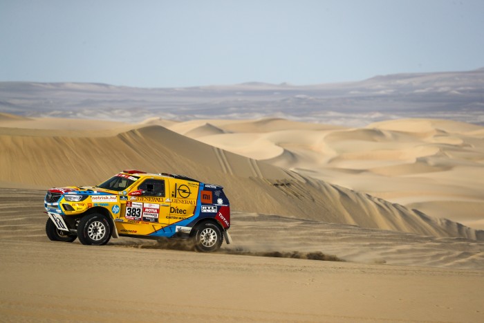 Szalayék tartják a helyüket a Dakaron