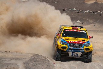 Szalayék az első húszban a Dakaron