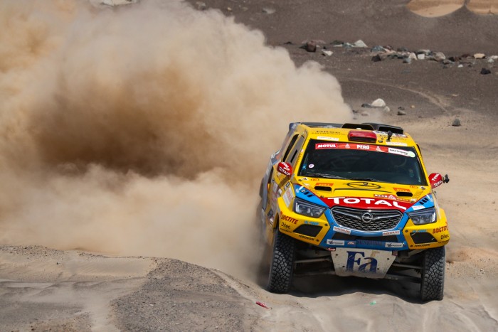 Szalayék az első húszban a Dakaron