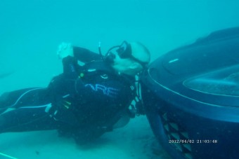 Egyenesen az óceánba hajtott Ferrarijával