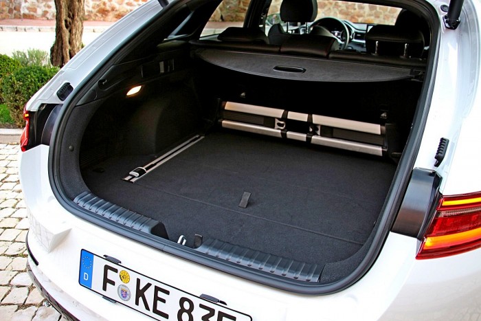 Ilyen Kiát még nem láttál. Majdnem Porsche! 7