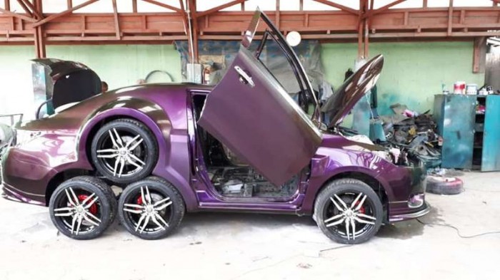 Furcsa nyolckerekű mutáns Toyotát videóztak Indonéziában 1