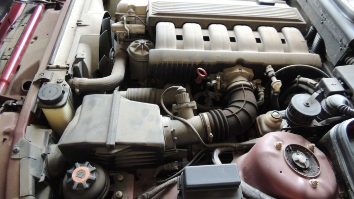 25 éve porosodó, sosem használt BMW-ket fedeztek fel Bulgáriában 4