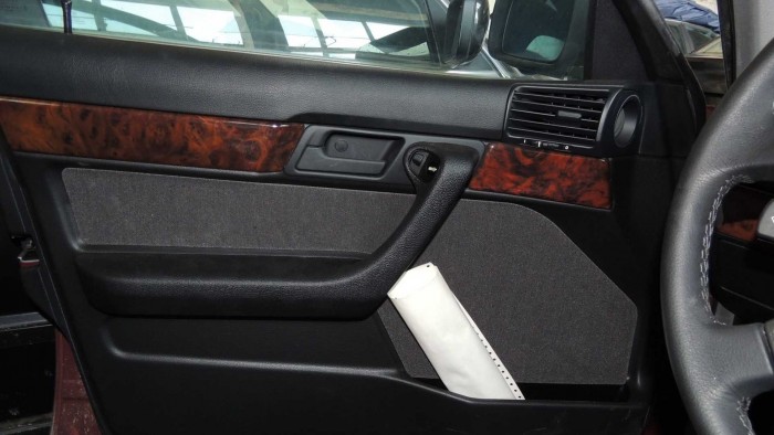 25 éve porosodó, sosem használt BMW-ket fedeztek fel Bulgáriában 1