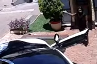 Tolatás közben tarolt a béna BMW-s sofőr