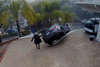 Na, mit felejtett el, de nagyon csúnyán ez az autós?