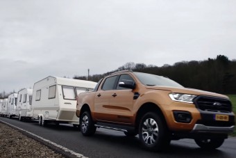Rengeteg lakókocsit húztak el ezzel a Ford Rangerrel