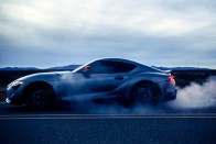 600 milliót ért az első új Toyota Supra 8