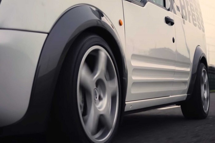 Igazán bitang furgont épített a Ford ebből a Transit Connectből