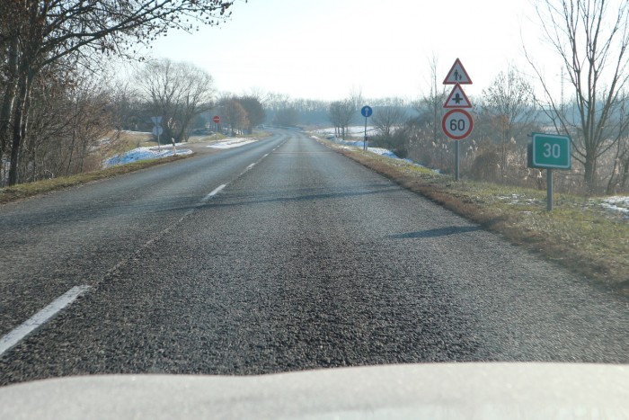 Nőnek ki a földből a 60-as táblák, mint eső után a gomba 1