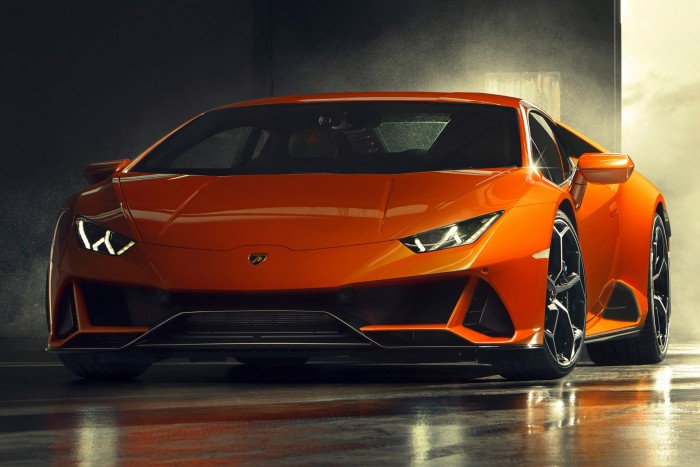 Gyorshajtáson kapták a sofőrt, bukta a vadonatúj Lamborghinit 1 Gyorshajtáson kapták a sofőrt, bukta a vadonatúj Lamborghinit 1