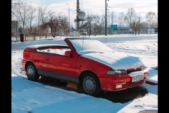 Rendhagyó módon ültetett Suzukit fotóztak Pakson