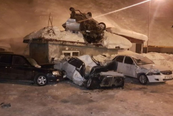 211 km/órával repült el, landolt háztetőn a Mercedes