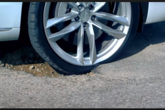 Ez a csodafelni kéne a kátyús magyar utakra