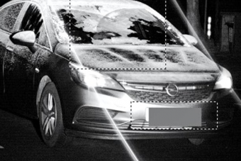 Szó szerint vakon vezető autósokat traffiztak le