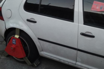 Teljesen érthetetlen, miért kapott kerékbilincset egy roncs Zuglóban