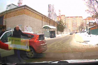 Baleset után tört ki az utasból az állat, izomból rúgta a másik sofőrt