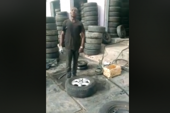 Ez már nem gumiszerelés, hanem rituális táncelőadás