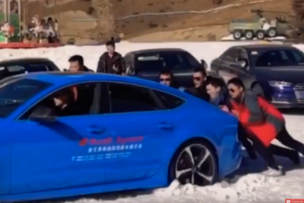 Akkor most béna bálna egy Quattro Audi mély hóban, vagy legenda?