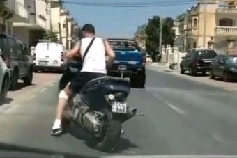 Miért nem vontatunk motort kötéllel?