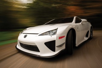 A Lexus LFA-ból már menthetetlenül méregdrága klasszikus lesz