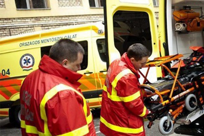 Ingyen járműjavítással segítik a mentők munkáját