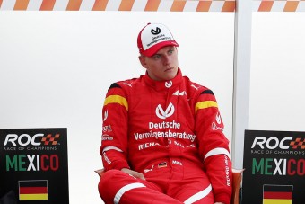 F1: A Ferrari szerződtette a kis Schumachert