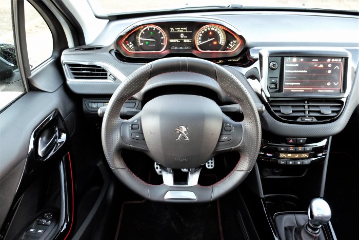 Peugeot 2008 teszt – komoly erő a kis testben 15 | Vezess Peugeot 2008 teszt – komoly erő a kis testben 15