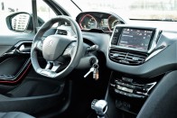 Peugeot 2008 teszt – komoly erő a kis testben 58