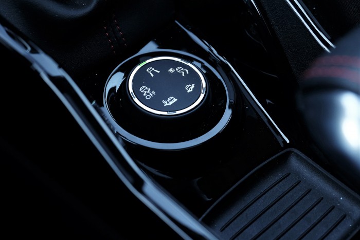 Peugeot 2008 teszt – komoly erő a kis testben 14 | Vezess Peugeot 2008 teszt – komoly erő a kis testben 14