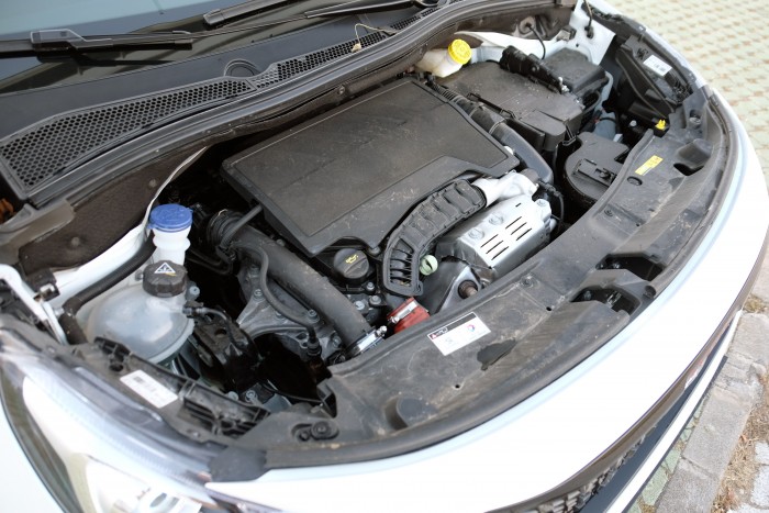 Peugeot 2008 teszt – komoly erő a kis testben 13 | Vezess Peugeot 2008 teszt – komoly erő a kis testben 13