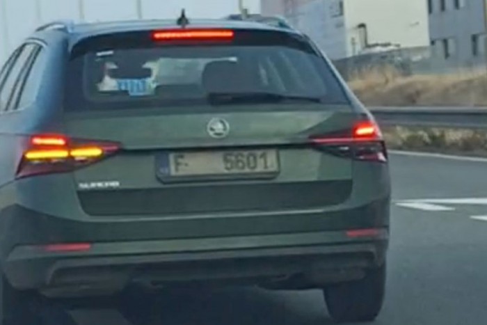 Álca nélkül kapták le a frissített Skoda Superbet 4