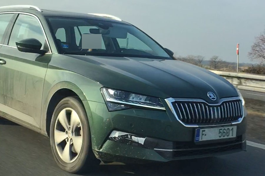 Álca nélkül kapták le a frissített Skoda Superbet 1