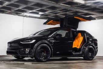 Így lesz dögösebb a Tesla buszlimuzinja