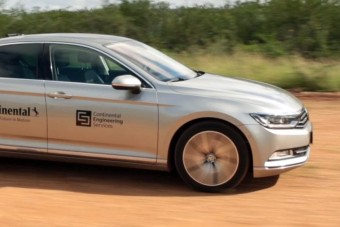 Robotautón tesztelik a gumiabroncsokat