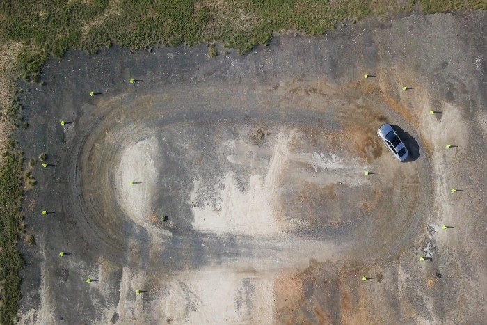 Robotautón tesztelik a gumiabroncsokat 1