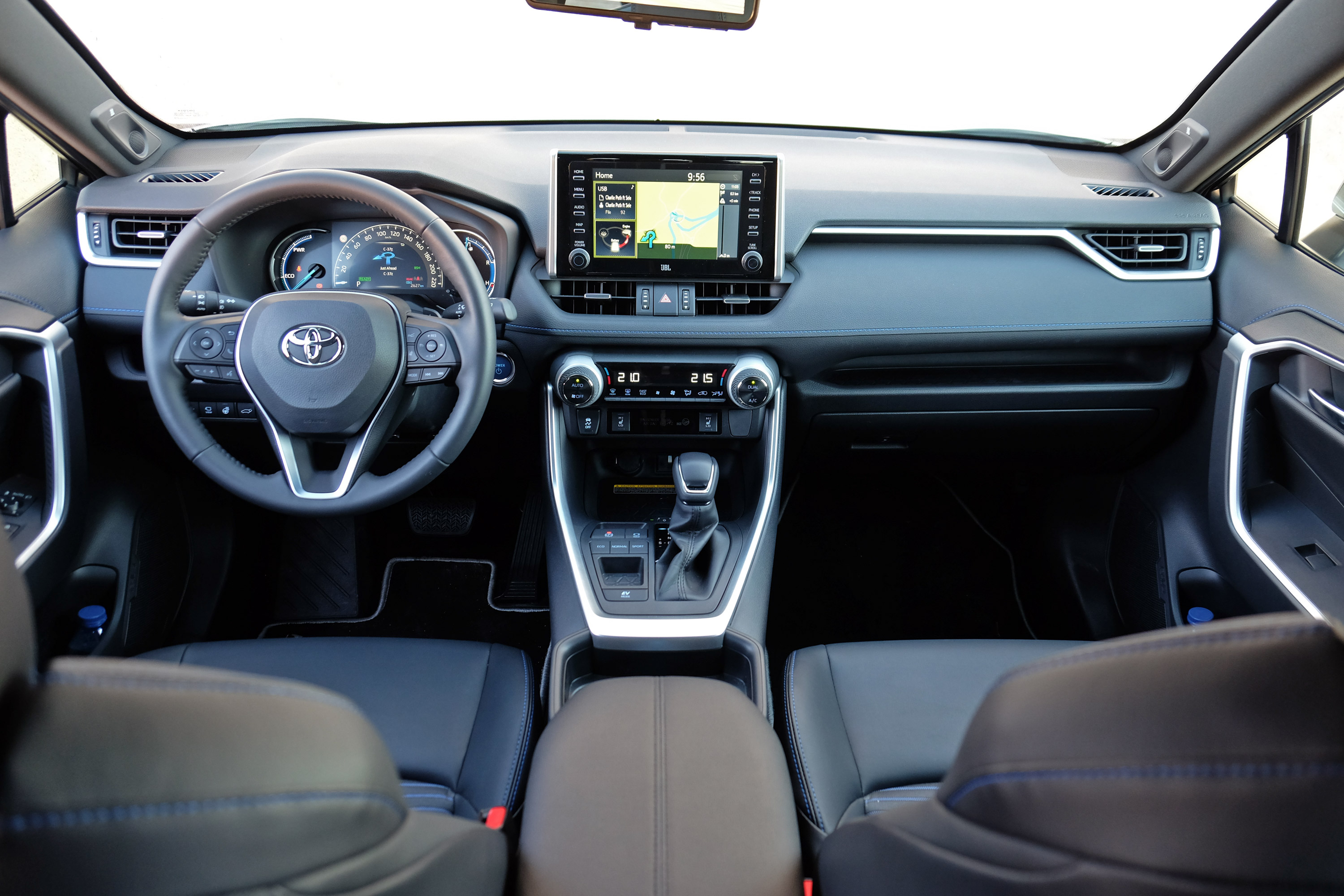 Új RAV4 – tágasabb, erősebb a legnépszerűbb Toyota SUV 14