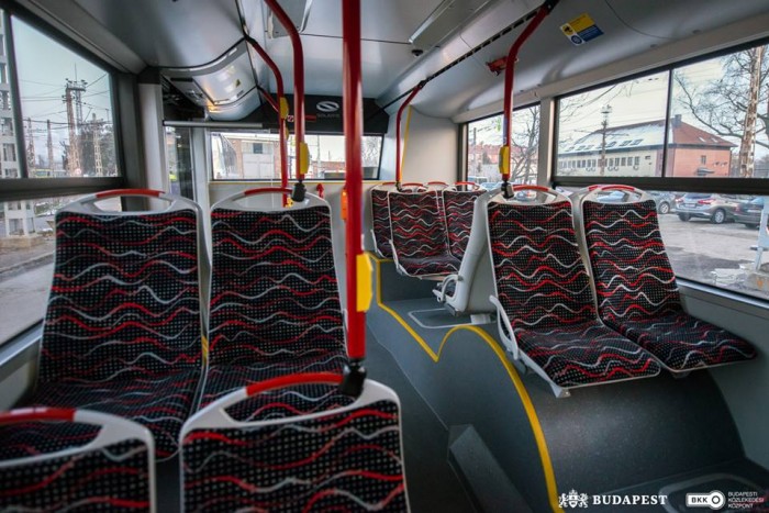 Ilyen tűzpiros Solarisszal gazdagodott Budapest 2