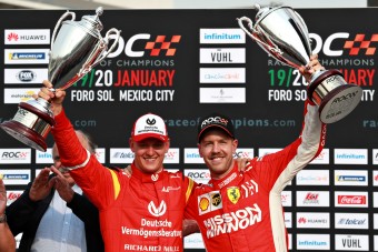 F1: Vettel ajtaja nyitva a kis Schumi előtt